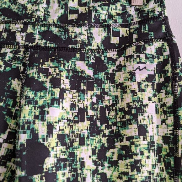 Women's Green and Black Graphic Pixelated Capris Size S - Picture 3 of 8